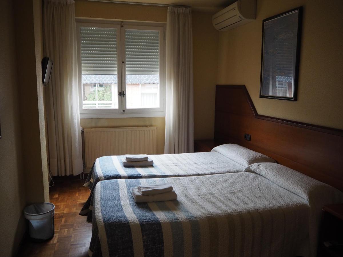 Alojamientos Acella Pamplona Exteriör bild