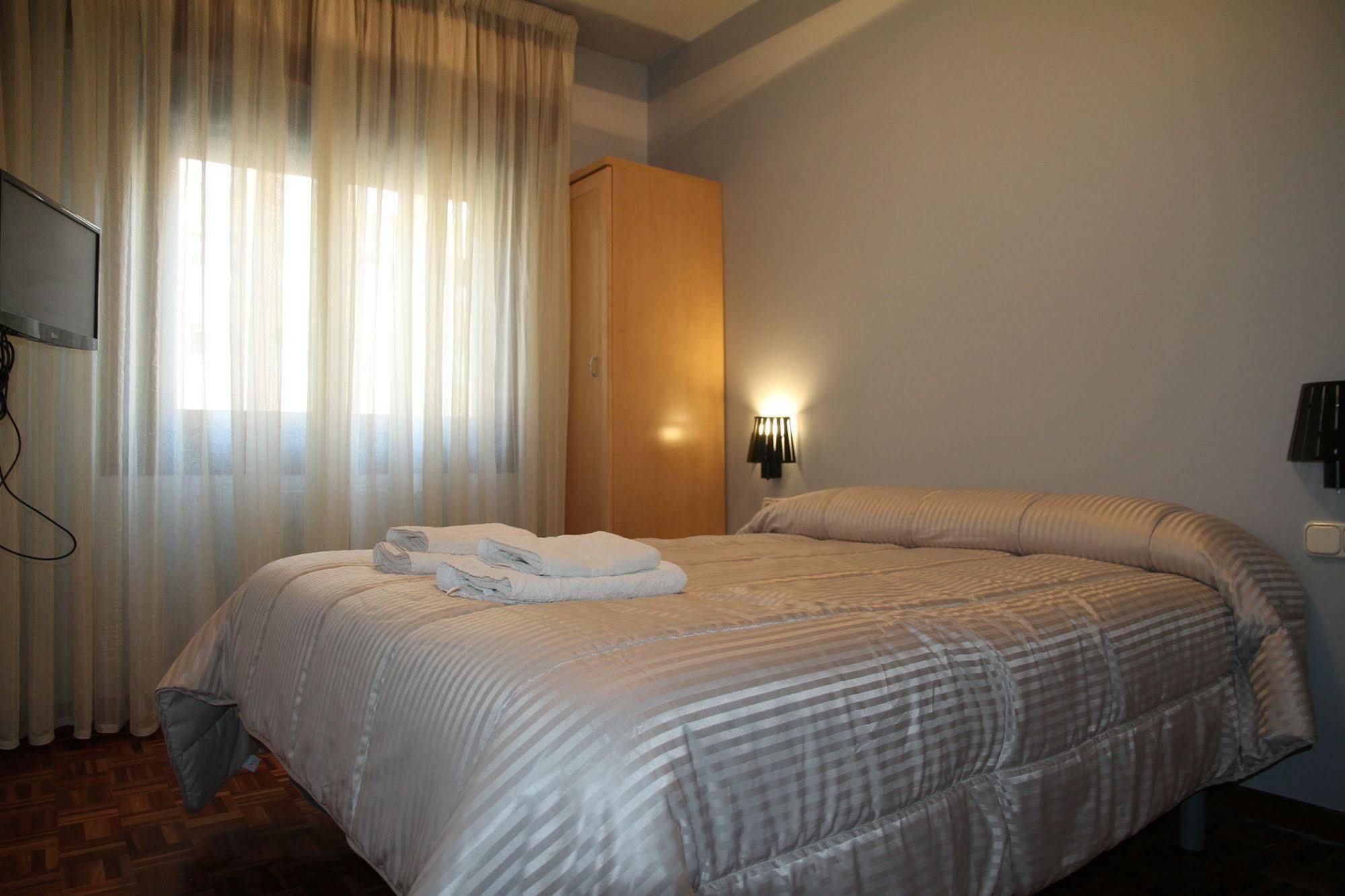Alojamientos Acella Pamplona Exteriör bild